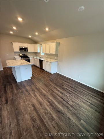 23156 S Mae Drive, Claremore, OK 74019