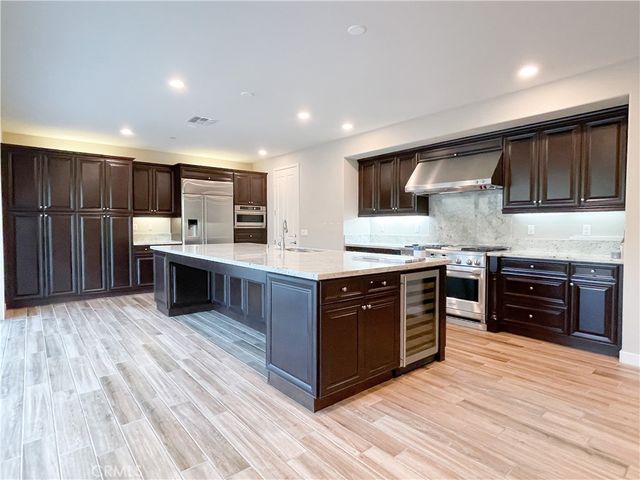 106 Aims, Irvine, CA 92618