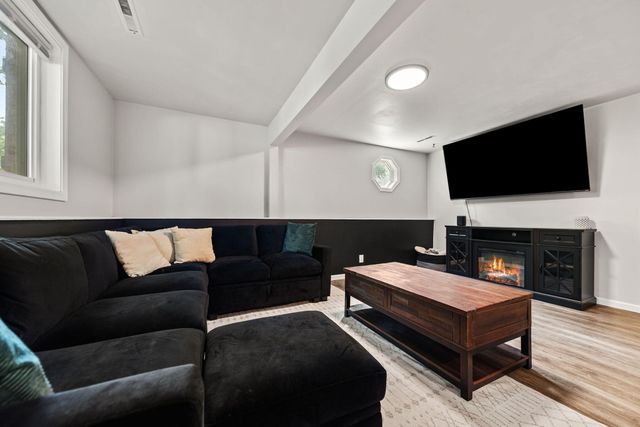 2341 Four Seasons Parkway, Crown Point, IN 46307