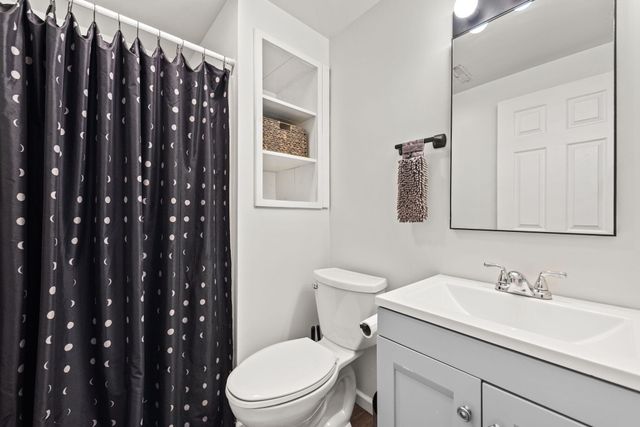 2341 Four Seasons Parkway, Crown Point, IN 46307
