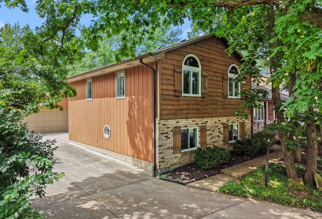 2341 Four Seasons Parkway, Crown Point, IN 46307