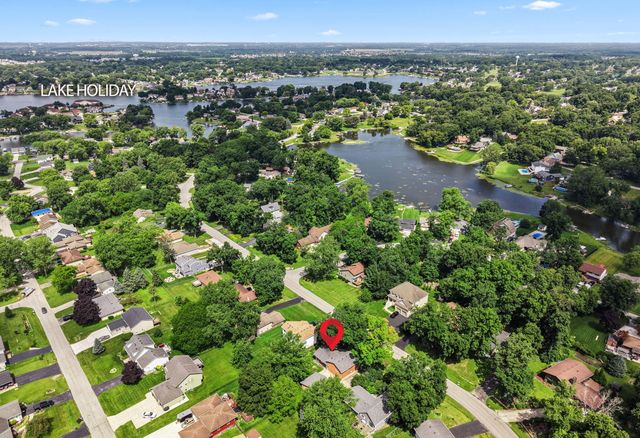 2341 Four Seasons Parkway, Crown Point, IN 46307