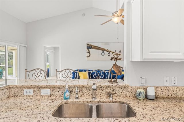 5678 W Woodside Drive, Crystal River, FL 34429