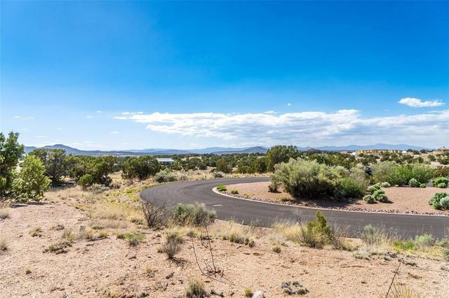 6 Luna Nueva, Santa Fe, NM 87506