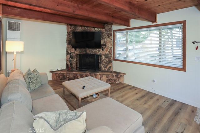 537 Vista Avenue, Sugarloaf, CA 92386