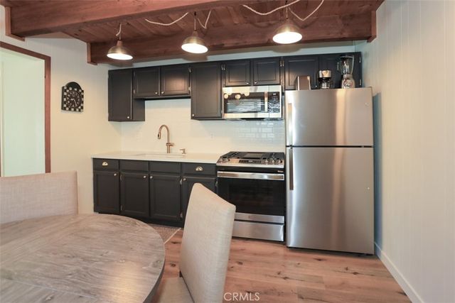 537 Vista Avenue, Sugarloaf, CA 92386