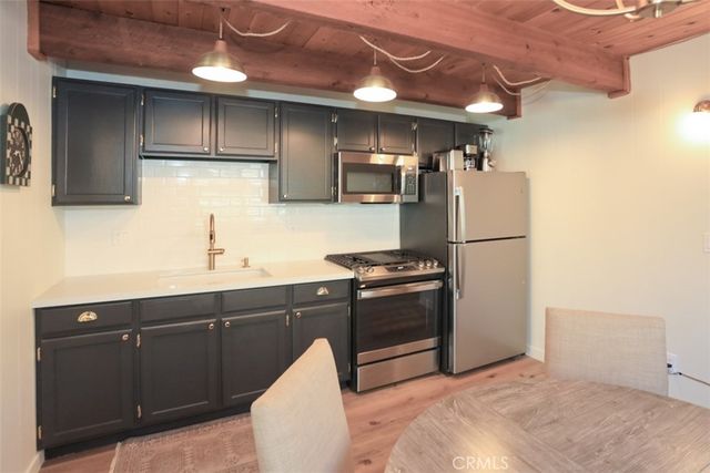 537 Vista Avenue, Sugarloaf, CA 92386