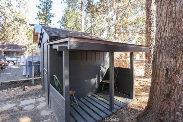 537 Vista Avenue, Sugarloaf, CA 92386