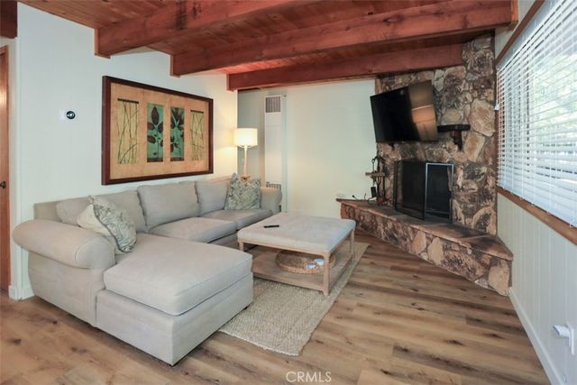 537 Vista Avenue, Sugarloaf, CA 92386