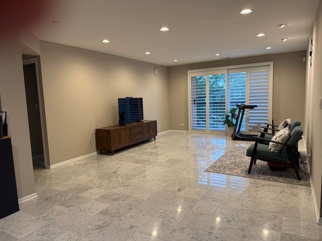 350 E Dundee Road 301, Buffalo Grove, IL 60089
