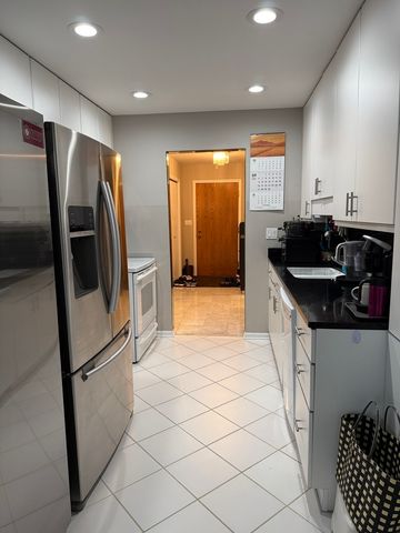 350 E Dundee Road 301, Buffalo Grove, IL 60089