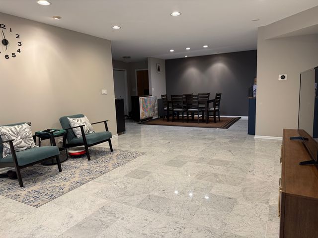 350 E Dundee Road 301, Buffalo Grove, IL 60089