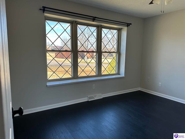 273 Manor Drive, Radcliff, KY 40160