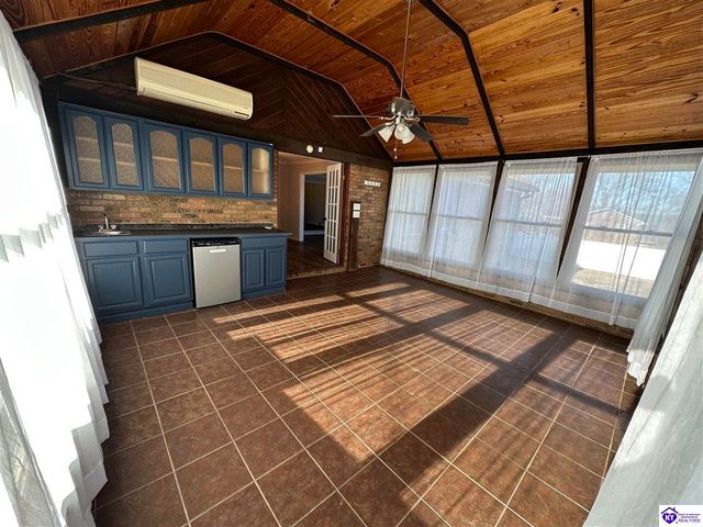 273 Manor Drive, Radcliff, KY 40160