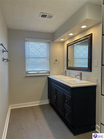 273 Manor Drive, Radcliff, KY 40160