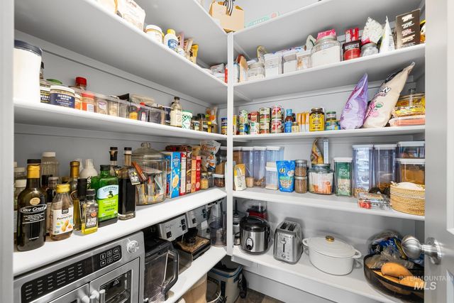 4198 E Wolf Tree St, Boise, ID 83716