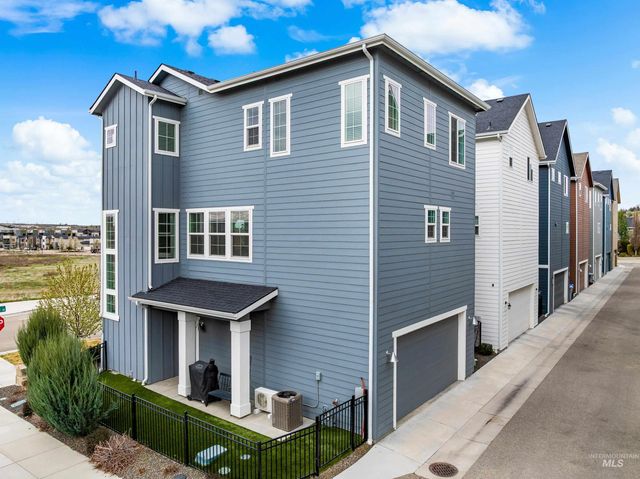 4198 E Wolf Tree St, Boise, ID 83716