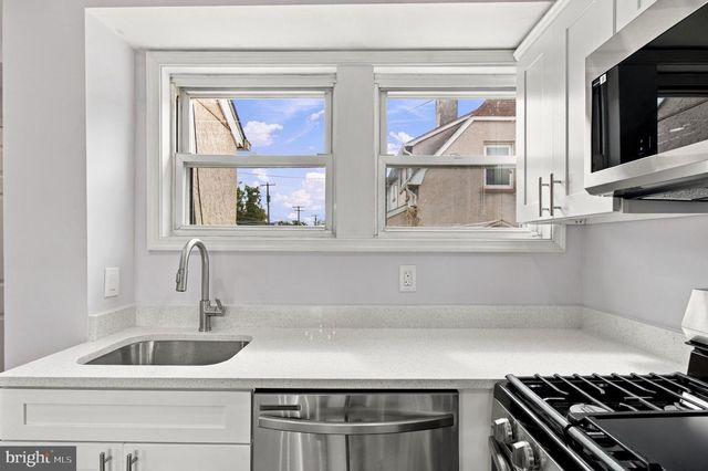 19 SUNSHIP RD, Dundalk, MD 21222
