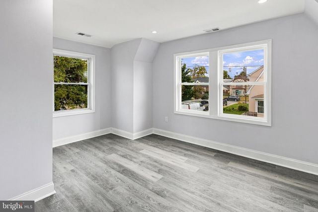 19 SUNSHIP RD, Dundalk, MD 21222