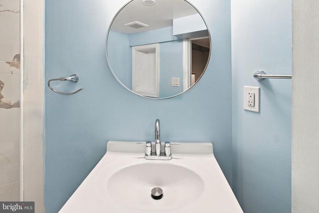 19 SUNSHIP RD, Dundalk, MD 21222