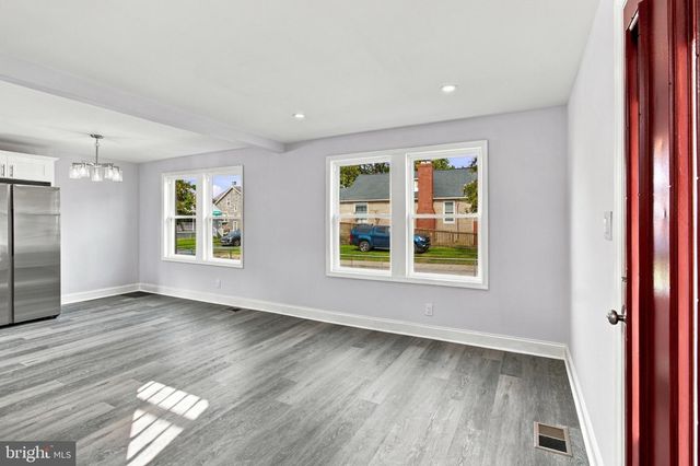 19 SUNSHIP RD, Dundalk, MD 21222