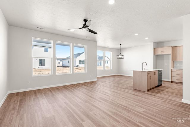 5200 E Phelps Lake Dr, Nampa, ID 83687