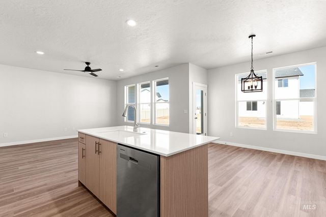 5200 E Phelps Lake Dr, Nampa, ID 83687