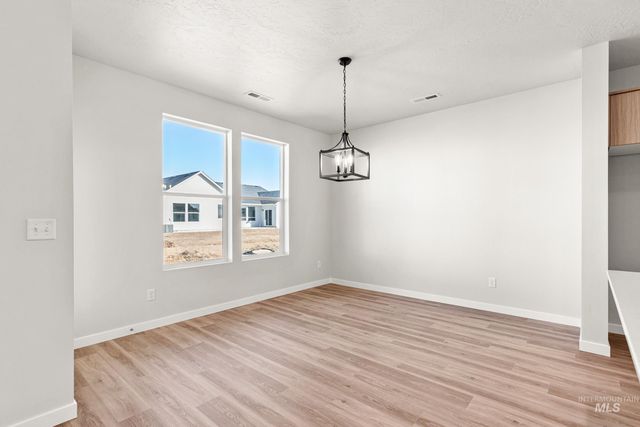 5200 E Phelps Lake Dr, Nampa, ID 83687