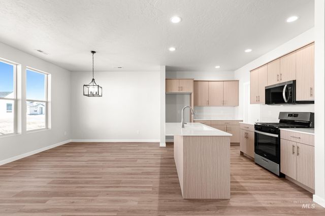 5200 E Phelps Lake Dr, Nampa, ID 83687