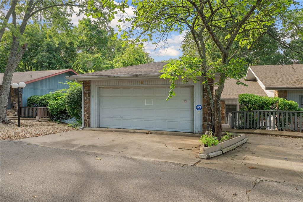 6 Barbara Lane, Bella Vista, AR 72715