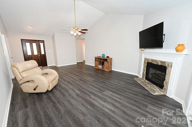 1035 E 24th Street, Newton, NC 28658