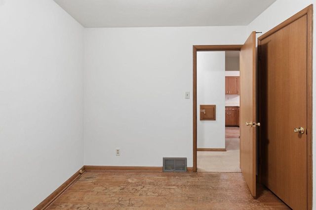 11016 W Wells STREET, Wauwatosa, WI 53226