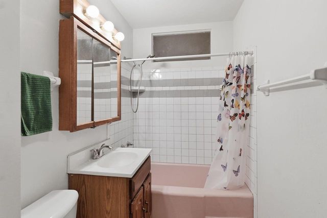 11016 W Wells STREET, Wauwatosa, WI 53226