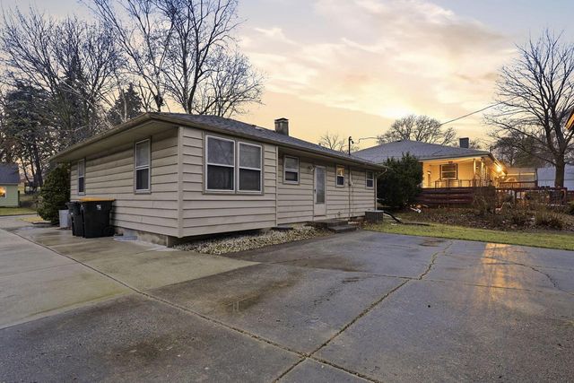 11016 W Wells STREET, Wauwatosa, WI 53226