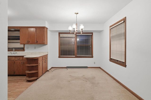 11016 W Wells STREET, Wauwatosa, WI 53226