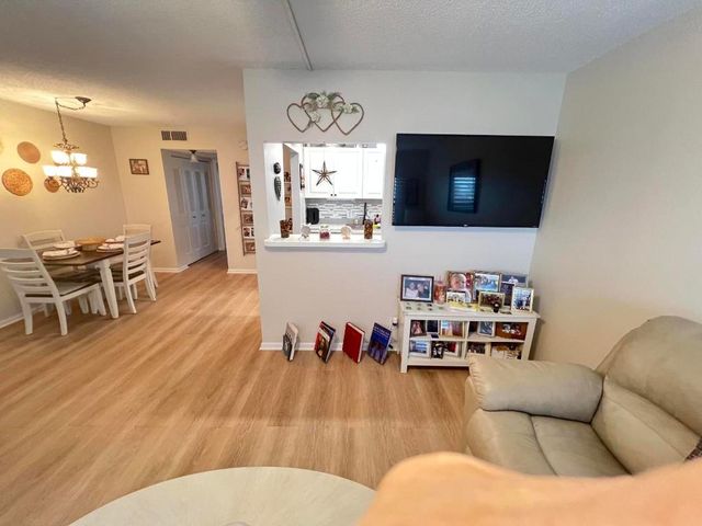 334 Southampton B, West Palm Beach, FL 33417