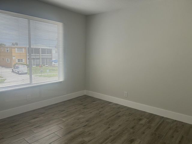 1500 Crescent Circle B211, Lake Park, FL 33403