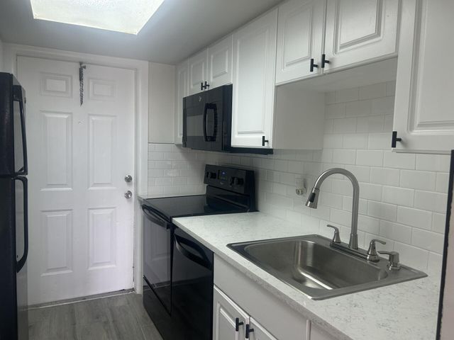 1500 Crescent Circle B211, Lake Park, FL 33403