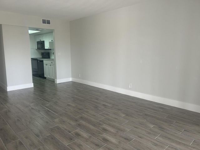 1500 Crescent Circle B211, Lake Park, FL 33403