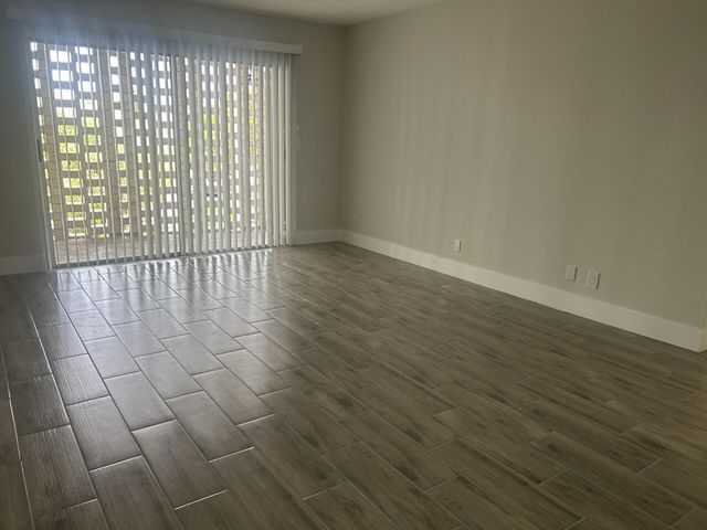 1500 Crescent Circle B211, Lake Park, FL 33403