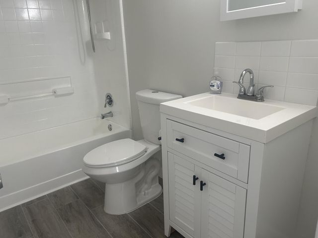 1500 Crescent Circle B211, Lake Park, FL 33403