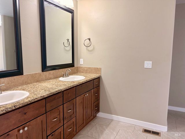 2493 East 3769 North, Twin Falls, ID 83301