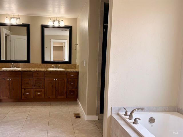 2493 East 3769 North, Twin Falls, ID 83301