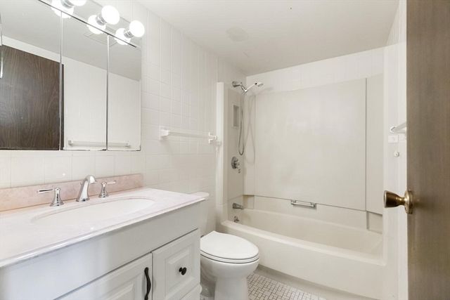 235 Winthrop St. 4405, Medford, MA 02155