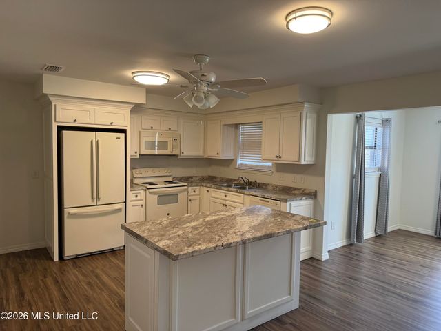 9504 Kimberly Circle, Moss Point, MS 39562