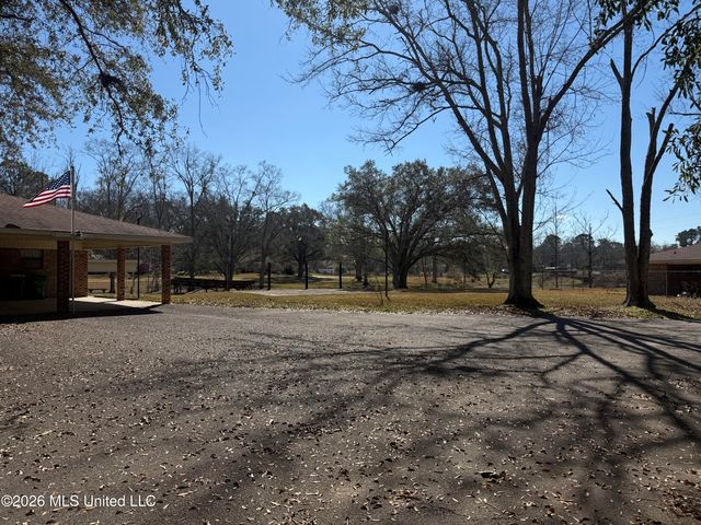 9504 Kimberly Circle, Moss Point, MS 39562