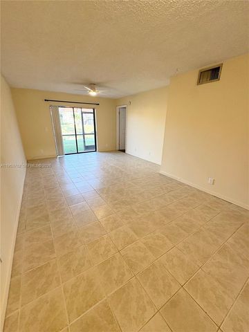 21905 Lake Forest Cir 104, Boca Raton, FL 33433