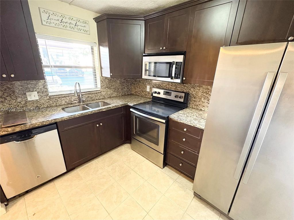 21905 Lake Forest Cir 104, Boca Raton, FL 33433