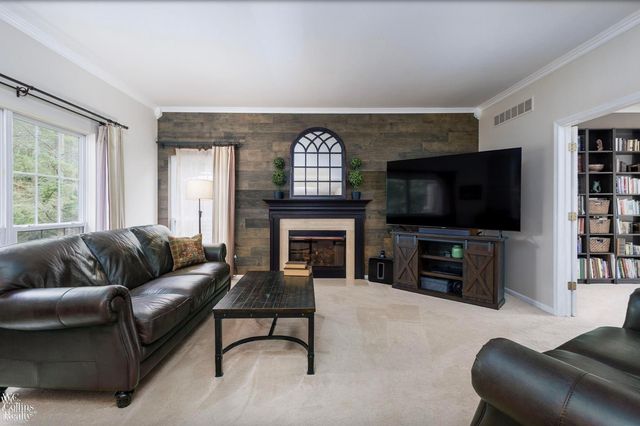 3130 Hidden Timber Drive, Lake Orion, MI 48359