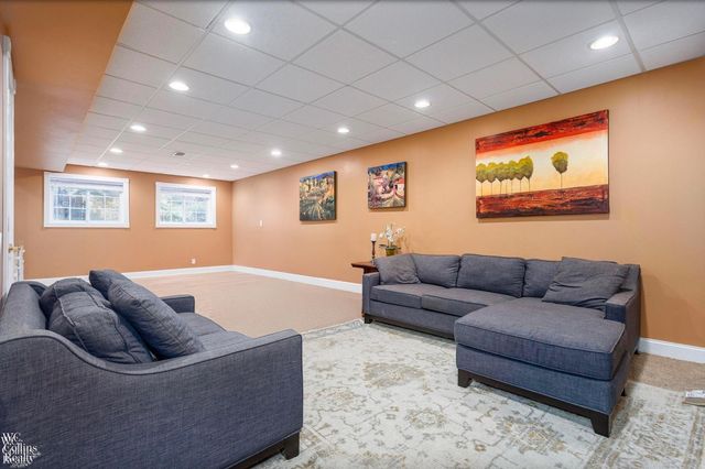 3130 Hidden Timber Drive, Lake Orion, MI 48359